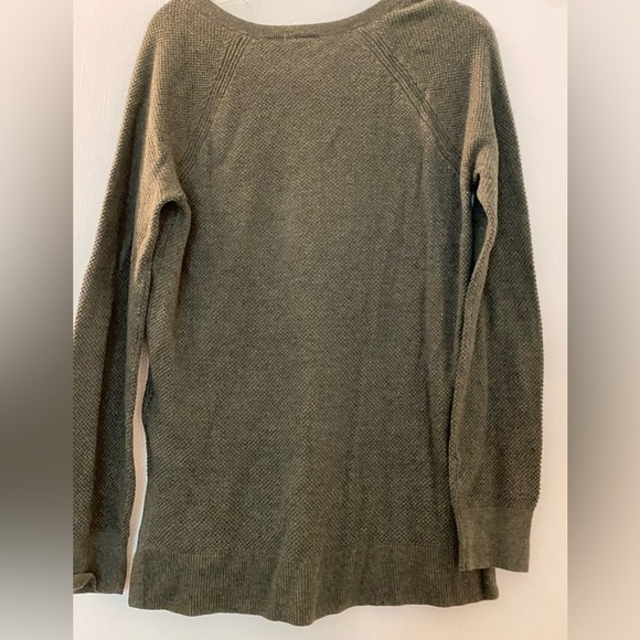 GAP top, thermal style, size Small. V-neck, long sleeves. Olive green. - Picture 2 of 6